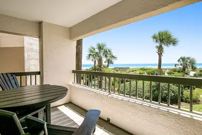 Image de Completely renovated oceanfront condo w/washer/dryer & shared pool/tennis