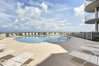 Image de Ground-floor oceanfront condo with patio, full kitchen, WiFi & shared pool