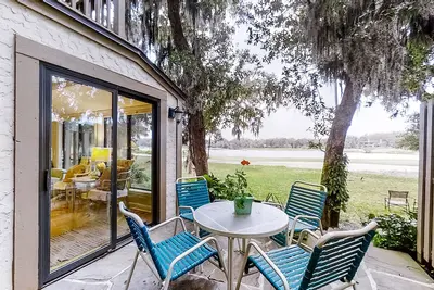 Image de Updated & lovely villa with Ac - steps from pool & beach
