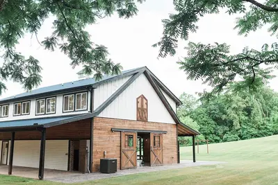 Image de Holston Springs Private Lodge in Knoxville, Tn w/ Hot Tub Spa
