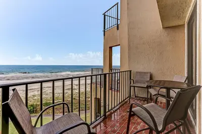 Image de Bright & airy oceanfront condo with pool, huge balcony, washer/dryer & Ac