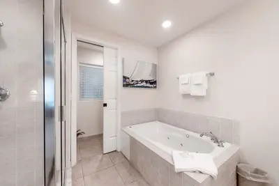 Image de Wonderful Home Close to Beach w/Shared Pool, Free WiFi, Central Ac, W/D