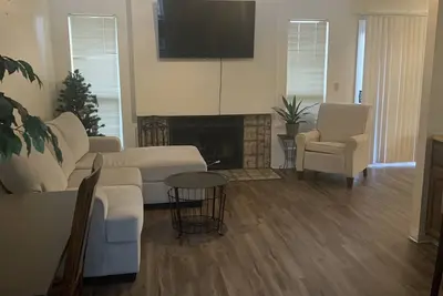 Image de Spacious, cozy, quiet, safe, & lovely place to stay! Great location!