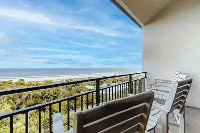 Image de Oceanfront condo with balcony, water views, Ac & outdoor pool