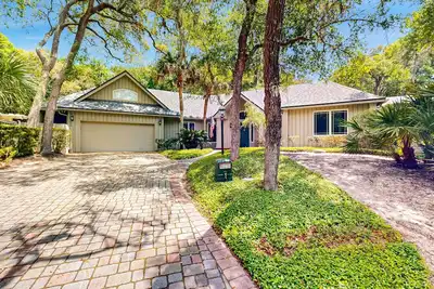 Image de Spacious home with patio, deck, private outdoor pool, & beach access