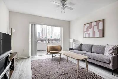 Image de Serene Downtown Bellevue 2br w/ W/D & Storage, near Shops, by Blueground