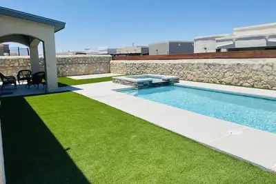 Image de Pool and Spa! Modern New Home! ! ! Great Location! ! ! 4 bedroom