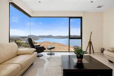 Image de \"The View\" Luxury home 5 bed/3 bath 3km to Casino.
