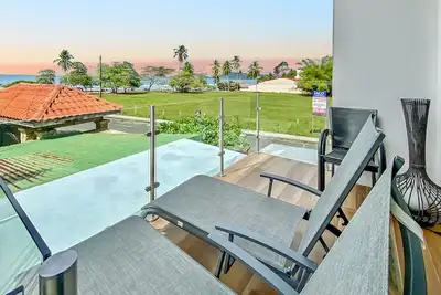 Beach Front Condo- Walk to the beach