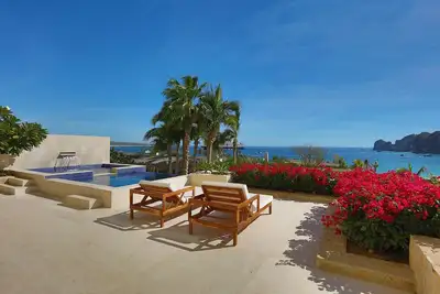 Image de New, Oceanfront Escape, Private Pool, Jacuzzi. Can rent as 6 bedrooms