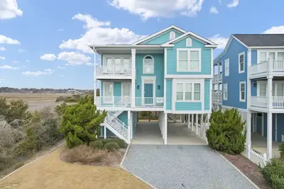 Image de \"Sunset Shores\" - Formerly For Salty Dogs 2nd Row Home, 4 Bedrooms / 3. 5 Bathrooms