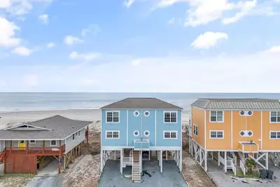Image de \"Mocean Granted\" - Oceanfront Home, 5 Bedrooms / 4 Bathrooms