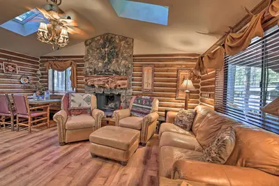 Image de Family & Pet Friendly: Rustic Lakeside Cabin
