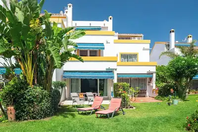 Image de Villa spacieuse en bord de mer avec vue sur la mer, jardin et Wi-Fi