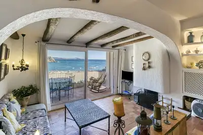 Image de \"Mediterranean Paradise\" à proximité immédiate de la plage, avec terrasse et Wi-Fi.