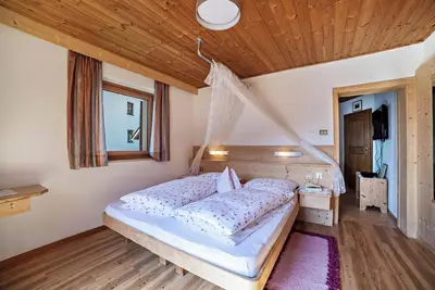 Image de Appartement de vacances 'Camping Passeier Sonnenblume' avec sauna, vue sur la montagne, jardin et Wi-Fi