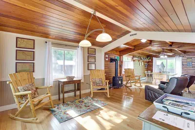 Image de Cozy Lake Champlain Cottage w/ Private Beach!