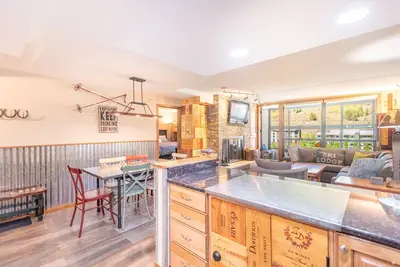Image de Amazing condo next to the American Eagle lift. Free WiFi, Free Parking