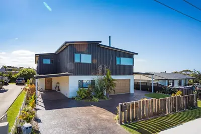 Image de Noble House - Absolutely Stunning House in Convenient Location!