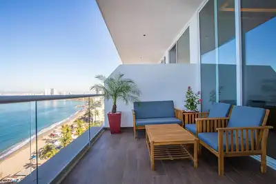 Image de 2 Br Ocean View Penthouse @ Harbor 171 w/Lux Amenities