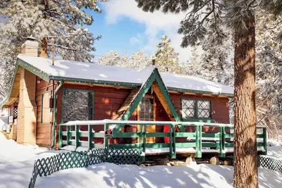 Image de Pet-friendly hideaway with private spa, Bbq, fireplace, close to attractions!