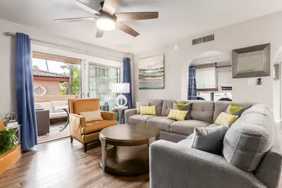 Image de Desert retreat, 3 pools, free parking, Pac Man, Sleeps 8, Pickleball, Internet