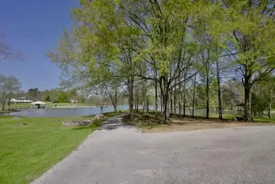 Image de Sugarwood Boathouse