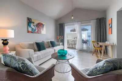 Image de Luxurious B2 in a small complex with communal heated pool 100m from the sea