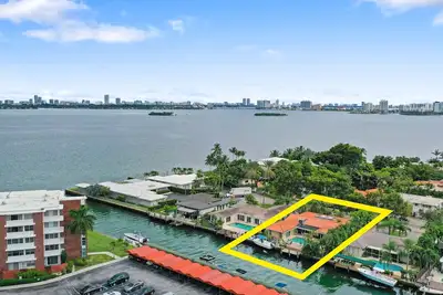 Image de Miami Waterfront boater's paradise pool home