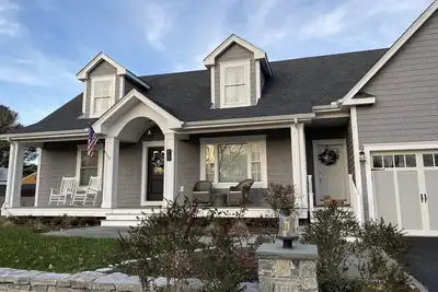 Image de Come visit Mystic! ! Stay at the Surf Main house