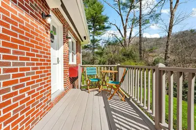 Image de Three Mile Mountain House - Blue Ridge Parkway near Linville Falls