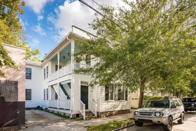 Image de 6bd/6ba Downtown Home ★ 2 Blocks from King St!