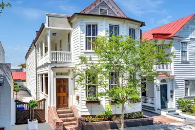 Image de The Inns 4br & 3. 5ba Suite - Walk to Anything!