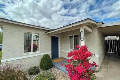 Image de ___Msg for 5% off___3Bed1Bath King/King/Queen Beds House Carport Fenced Yard Phx