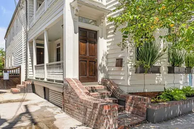Image de ♔ The Inns ♔ Luxury 4br Home Near King Street!