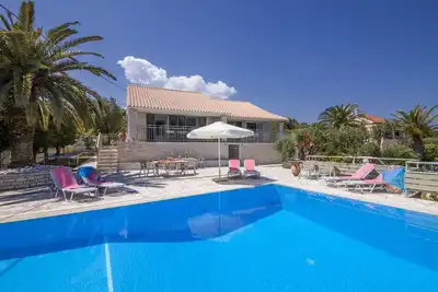 Villa Petra by Villa Plus