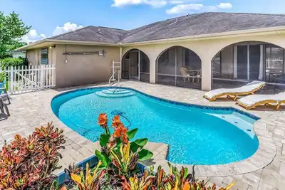 Image de Waterfront Pool Home Canal Front in Quiet Area