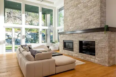 Image de Whistler Gallery House Luxury Mountain Retreat