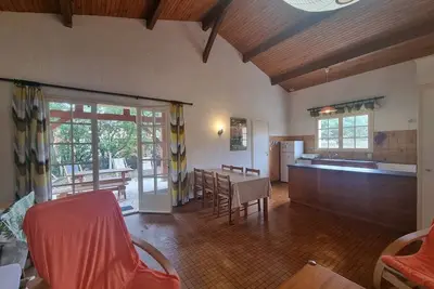 Image de Maison de plain pied pour 5 vacanciers avec jardin partagé aux pieds de la plage surveillée. . .