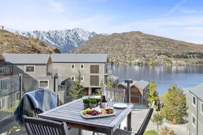 Image de Alpine Serenity | Stunning lake and mountain views