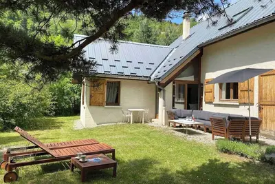 Image de Maison Étoile, Ski\/Cycle 5 bedroom House, village Centre Allemond, garden, Wifi