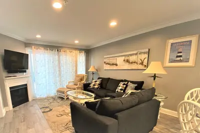 Image de Bay Views, Pet Friendly, 2br Condo w/ amenities Sleeps 6