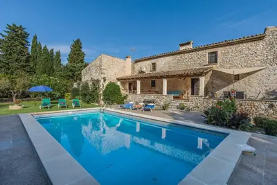 Image de Stone clad villa in quiet area Can Llompart