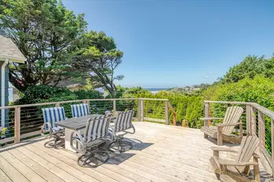 Image de Beach Pines Bungalow by AvantStay | Cottage Steps to the Beach w/ Private Yard
