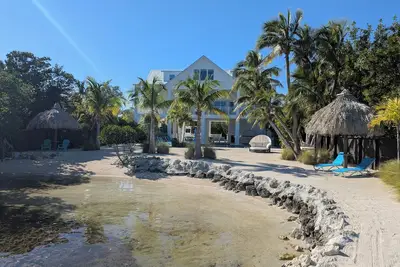 Image de A Tropical Luxury Getaway, Your own private resort! !