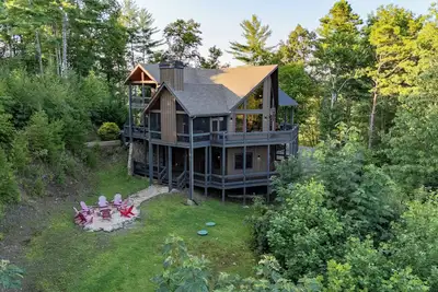 Image de 3 Peaks & Treehouse - 10 Minutes From Downtown