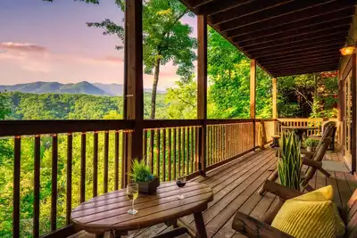 Image de ☞Exquisite! 🌿Winter Sale ⛰Stunning Views ♨️HotTub 🎱PoolTable🕹Arcade