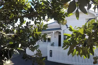 Image de Cute and quirky, close to the action Napier home