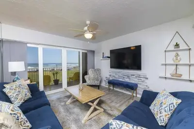 Image de Location is Everything ~ Oceanfront Condo ~ Check Out The Views!