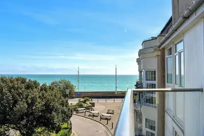 Image de The glass balcony overlooking the sea is a great place to sit and watch the world go by.